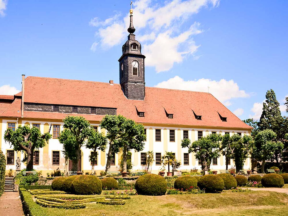 Blick in den Schlossgarten des Schlosses Diesbar-Seußlitz